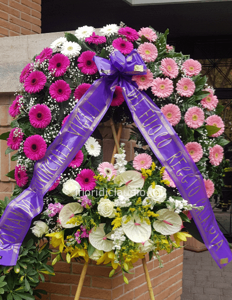 Corona funebre con tipo fiori da concordare