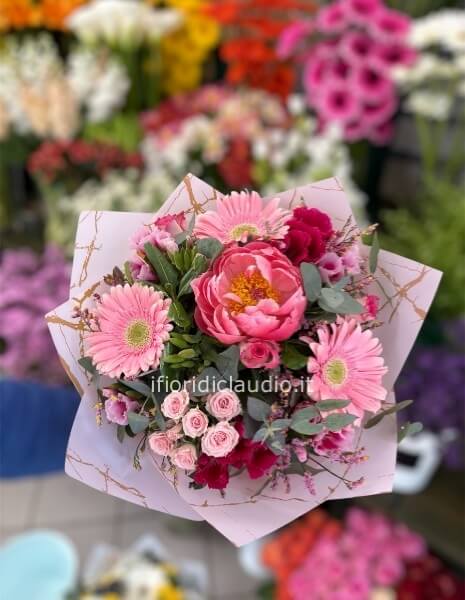 Bouquet del fiorista tonalità del rosa
