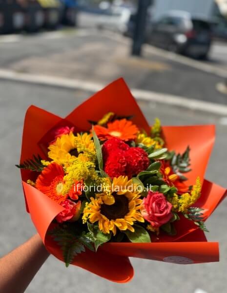 Bouquet del fiorista tonalità del arancio