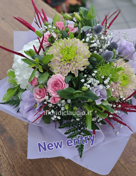 Bouquet del fiorista tonalità del Glicine 