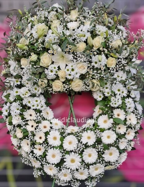 Corona Funebre Tonalità del Bianco. Altezza circa 2 metri 