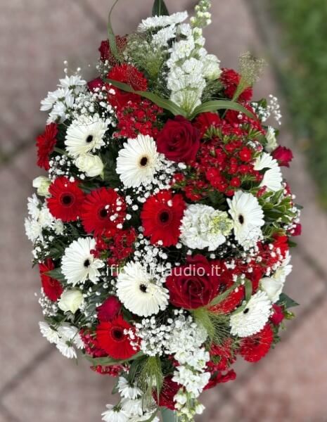 Cuscino funebere con fiori misti tonalità del Rosso e bianco. lunghezza Circa 100 cm